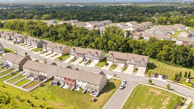 1420 Carderock Springs Dr, Gallatin, TN 37066