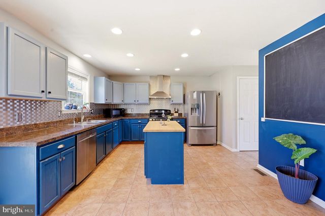 486 CALVERT CIR, Bunker Hill, WV 25413