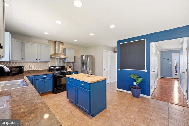 486 CALVERT CIR, Bunker Hill, WV 25413