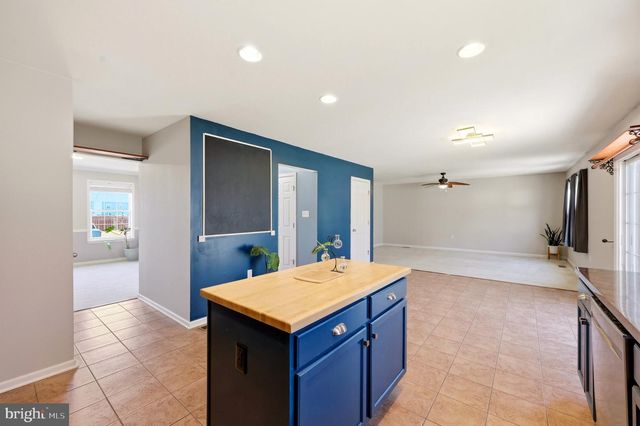 486 CALVERT CIR, Bunker Hill, WV 25413