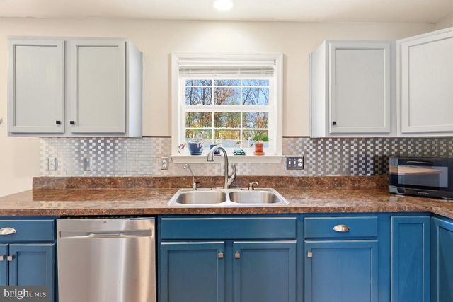 486 CALVERT CIR, Bunker Hill, WV 25413