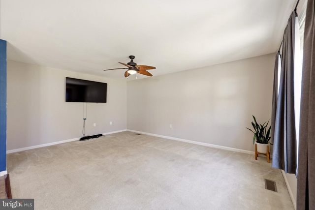 486 CALVERT CIR, Bunker Hill, WV 25413