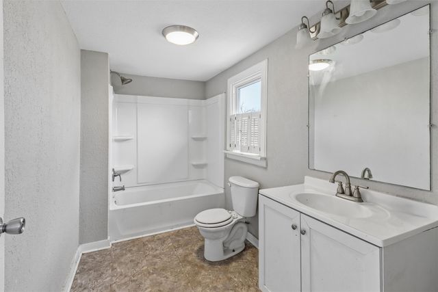 416 E 12th Street S, Newton, IA 50208