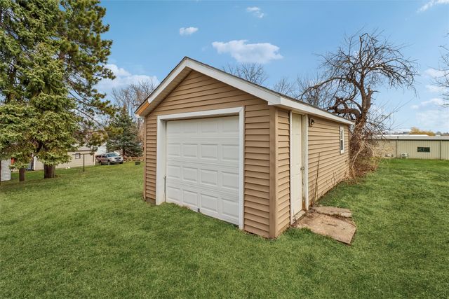 416 E 12th Street S, Newton, IA 50208