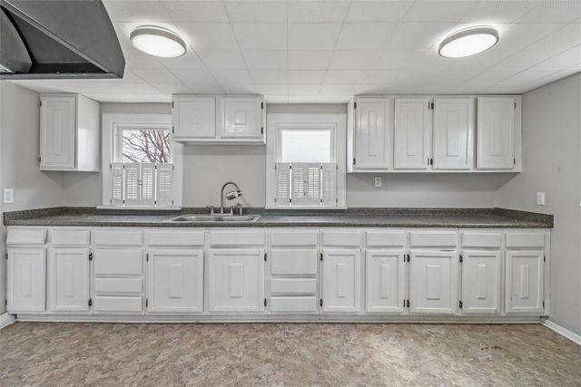 416 E 12th Street S, Newton, IA 50208