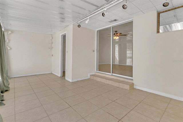 561 E ORANGE STREET, Altamonte Springs, FL 32701