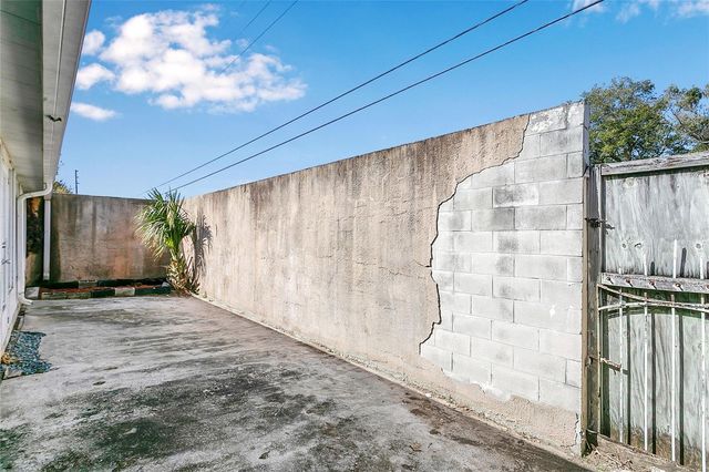 561 E ORANGE STREET, Altamonte Springs, FL 32701