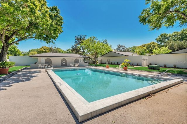 561 E ORANGE STREET, Altamonte Springs, FL 32701