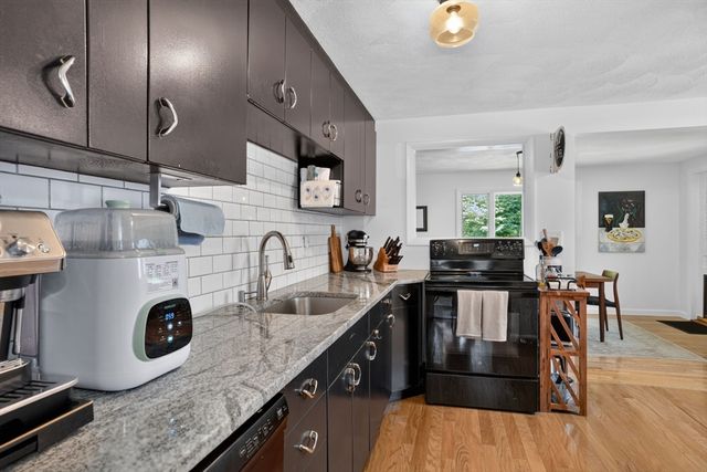 20 Ledgewood Dr, Burlington, MA 01803
