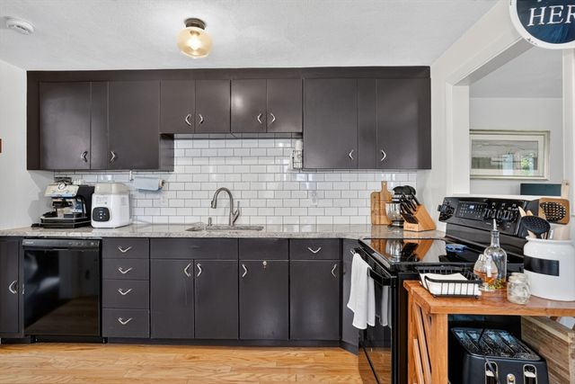 20 Ledgewood Dr, Burlington, MA 01803