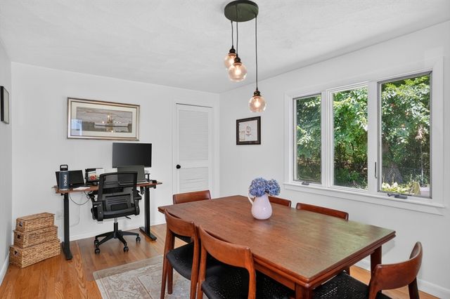 20 Ledgewood Dr, Burlington, MA 01803