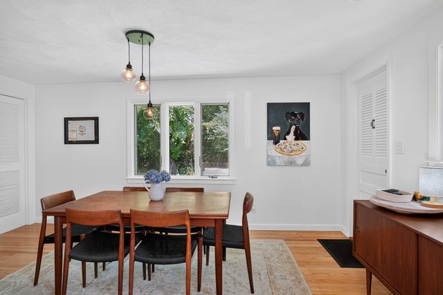 20 Ledgewood Dr, Burlington, MA 01803