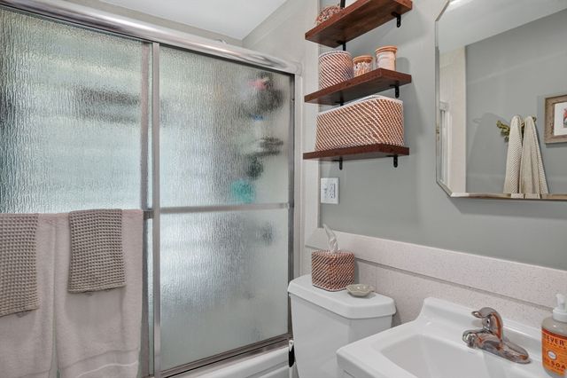 20 Ledgewood Dr, Burlington, MA 01803