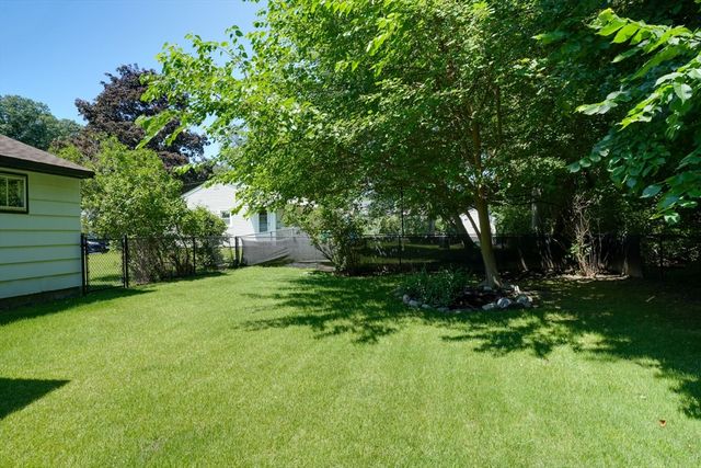 20 Ledgewood Dr, Burlington, MA 01803
