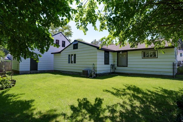 20 Ledgewood Dr, Burlington, MA 01803