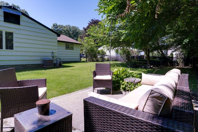 20 Ledgewood Dr, Burlington, MA 01803