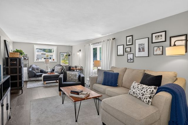 20 Ledgewood Dr, Burlington, MA 01803