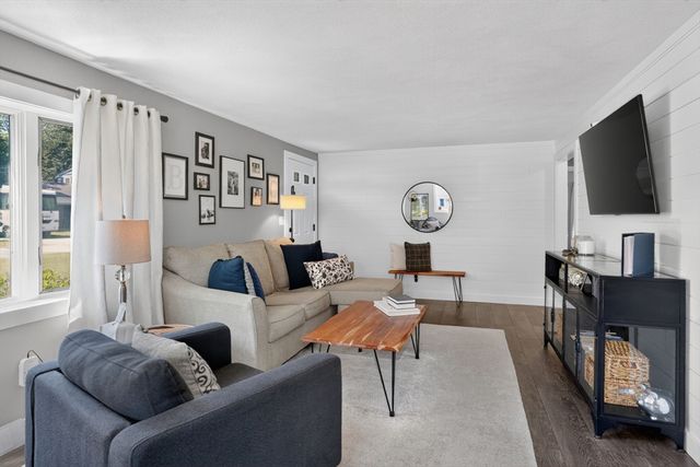 20 Ledgewood Dr, Burlington, MA 01803