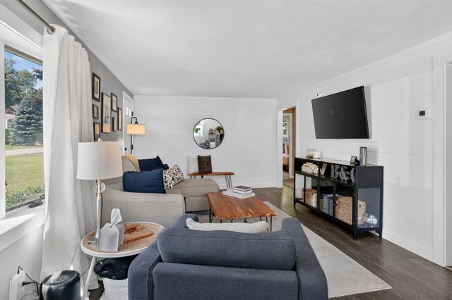 20 Ledgewood Dr, Burlington, MA 01803