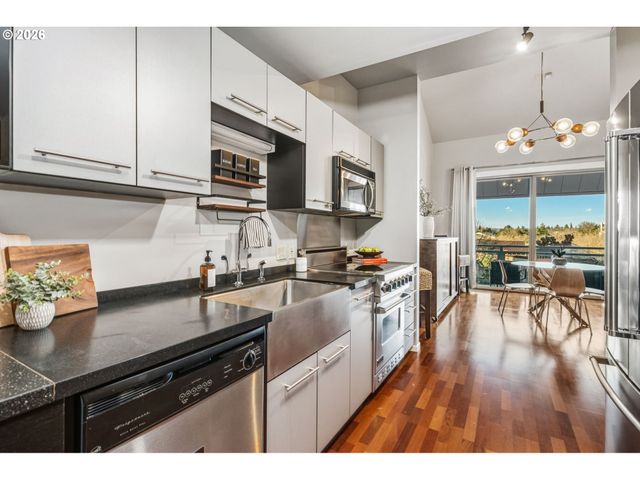 12600 Sw CRESCENT St 408, Beaverton, OR 97005