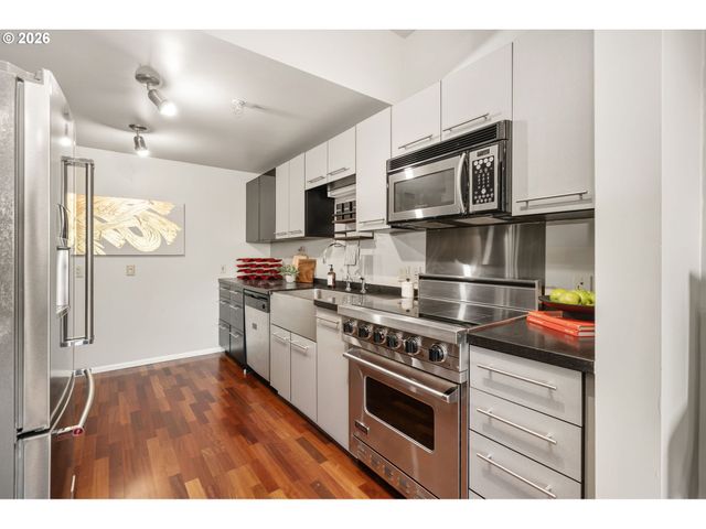 12600 Sw CRESCENT St 408, Beaverton, OR 97005