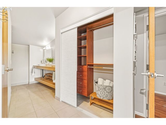 12600 Sw CRESCENT St 408, Beaverton, OR 97005