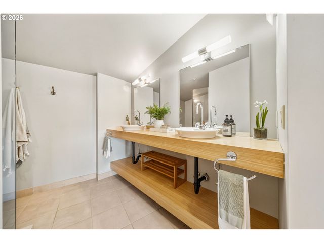 12600 Sw CRESCENT St 408, Beaverton, OR 97005