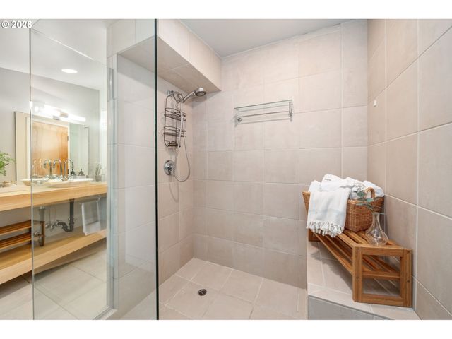 12600 Sw CRESCENT St 408, Beaverton, OR 97005