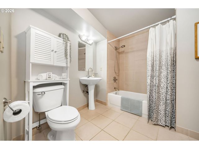 12600 Sw CRESCENT St 408, Beaverton, OR 97005