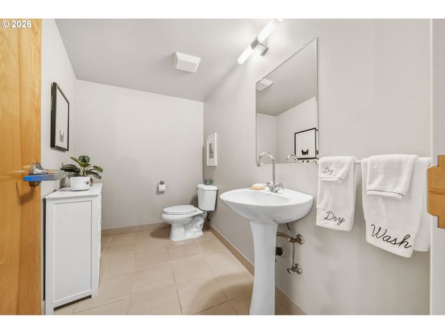 12600 Sw CRESCENT St 408, Beaverton, OR 97005