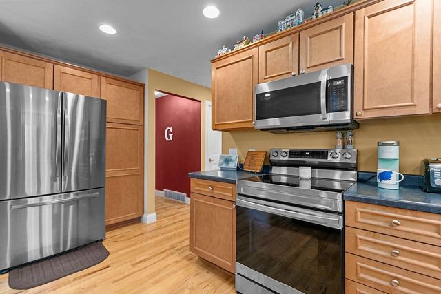1401 HAYMEADOW COURT, New London, WI 54961