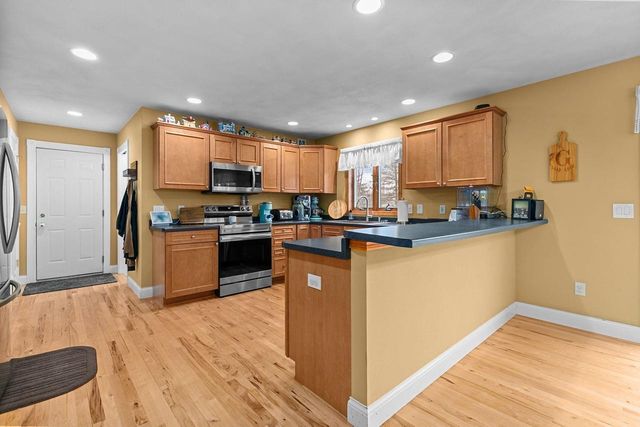 1401 HAYMEADOW COURT, New London, WI 54961