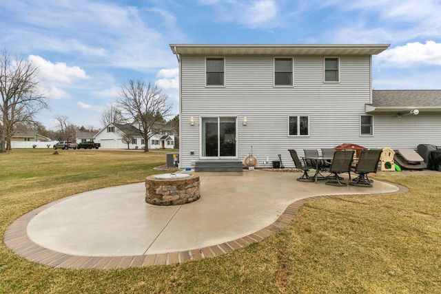 1401 HAYMEADOW COURT, New London, WI 54961