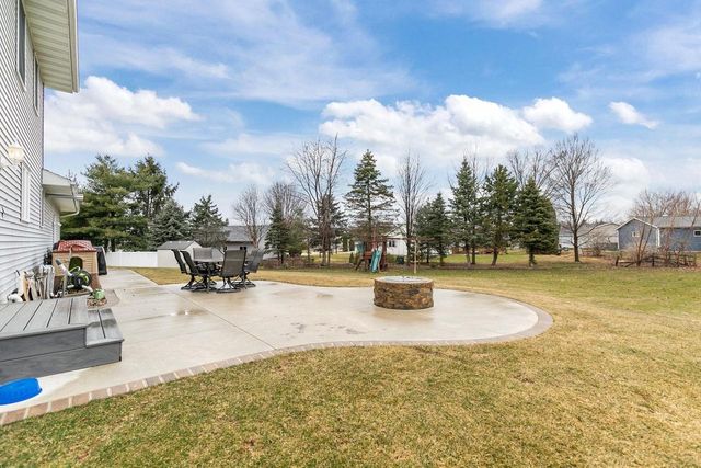 1401 HAYMEADOW COURT, New London, WI 54961