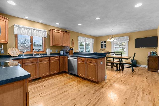 1401 HAYMEADOW COURT, New London, WI 54961