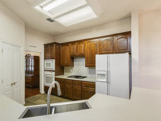 12210 Chapel View Drive, Farmers Branch, TX 75234