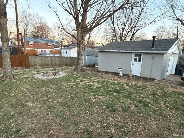 1500 S Red Bank Road, Evansville, IN 47712