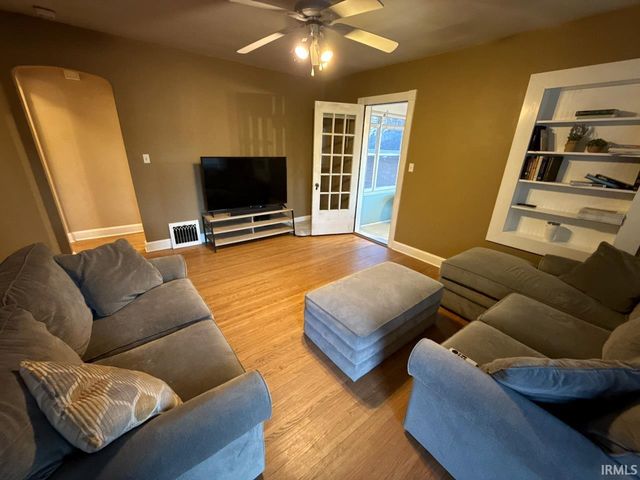 1500 S Red Bank Road, Evansville, IN 47712