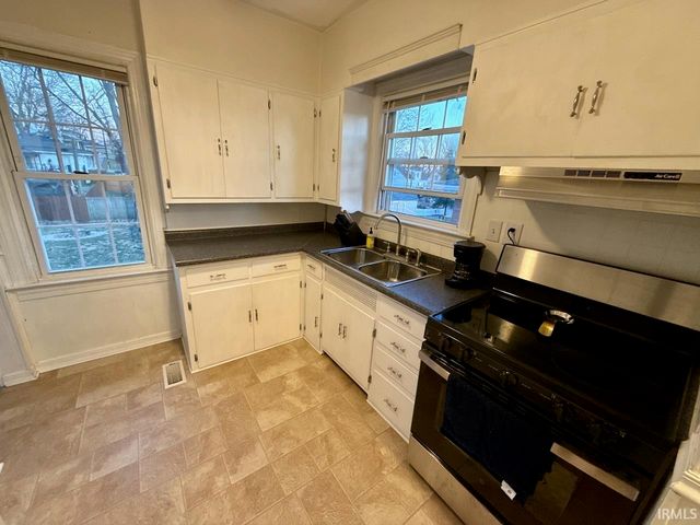 1500 S Red Bank Road, Evansville, IN 47712