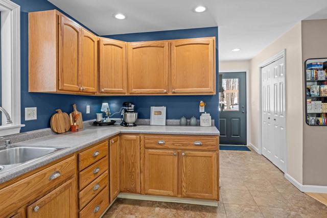 162 Lakeside Oaks Drive, Barrington, NH 03825