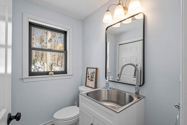 162 Lakeside Oaks Drive, Barrington, NH 03825