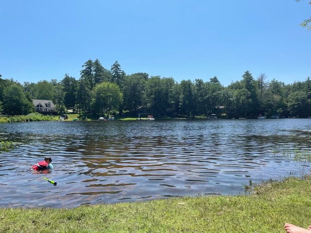 162 Lakeside Oaks Drive, Barrington, NH 03825