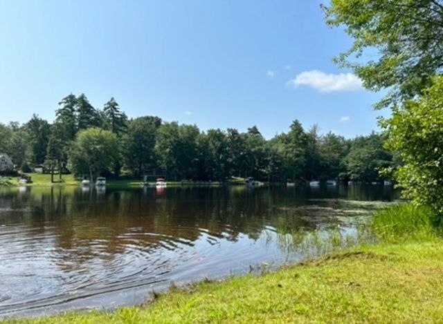 162 Lakeside Oaks Drive, Barrington, NH 03825