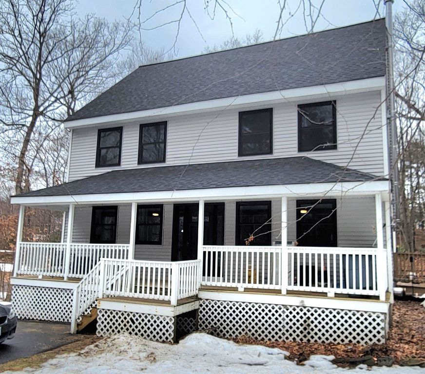 162 Lakeside Oaks Drive, Barrington, NH 03825