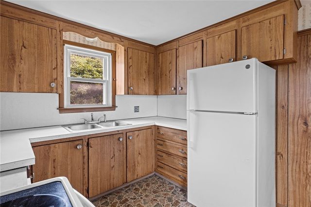 53 Fairgreen Drive, West Warwick, RI 02893