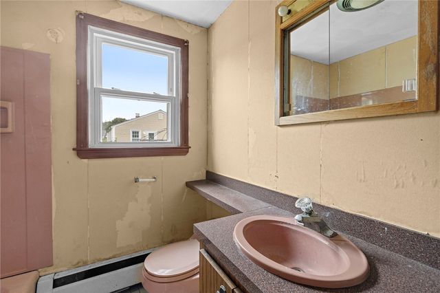 53 Fairgreen Drive, West Warwick, RI 02893