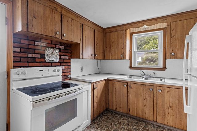 53 Fairgreen Drive, West Warwick, RI 02893