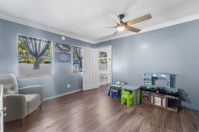 1221 36TH TERRACE N, St Petersburg, FL 33704