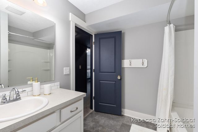 5752 Stonebridge Drive Sw, Georgetown Twp, MI 49418