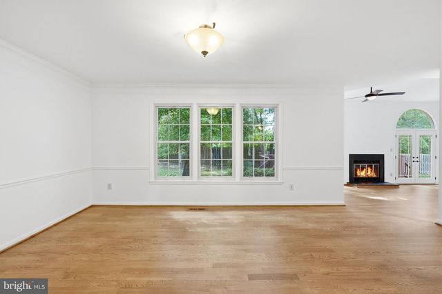 909 WILLOWLEAF WAY, Rockville, MD 20854